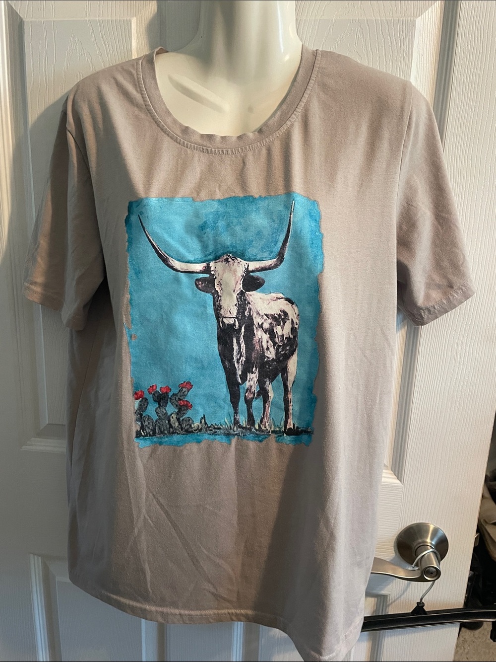 Womens Graphic Longhorn Tee in Taupe with Teal Panel